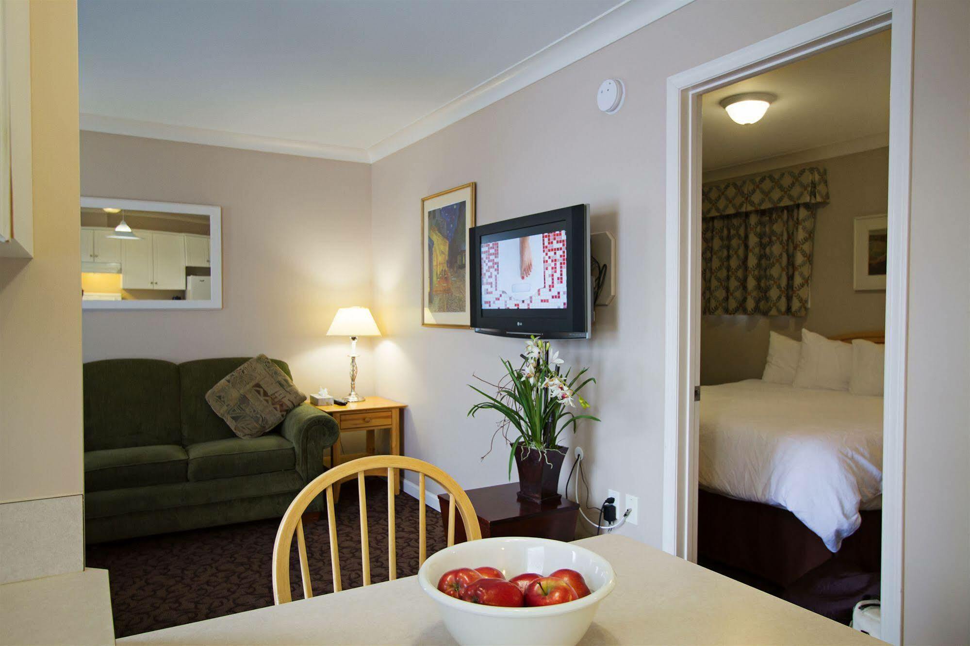 Glenwood Inn & Suites Trail Eksteriør billede