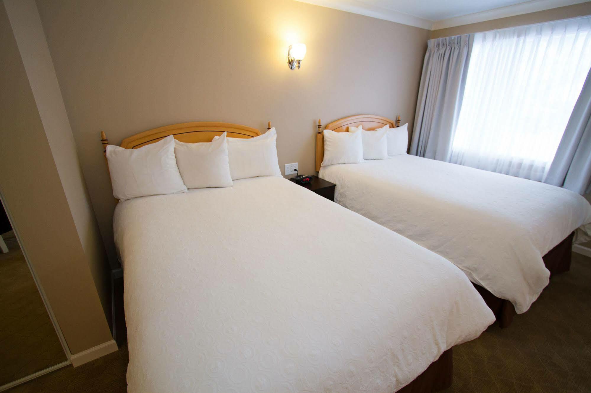Glenwood Inn & Suites Trail Eksteriør billede